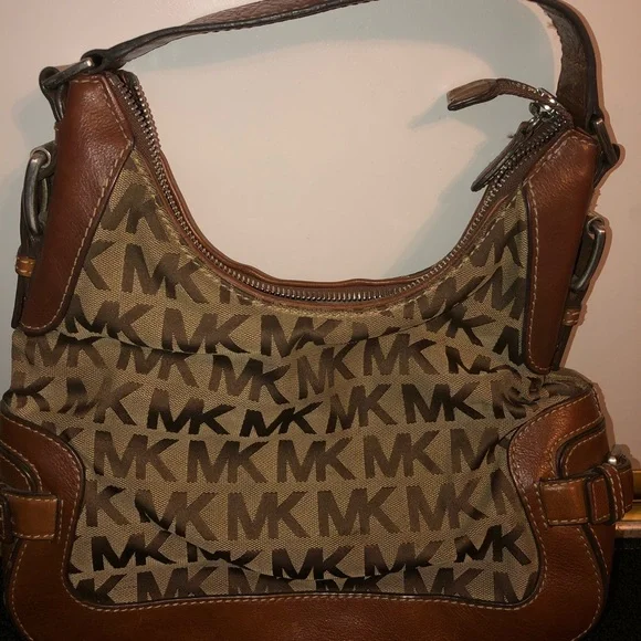 Almost new never used Michael Kors Bag Beige | Michael kors bag, Silver michael  kors purse, Michael kors shoulder bag